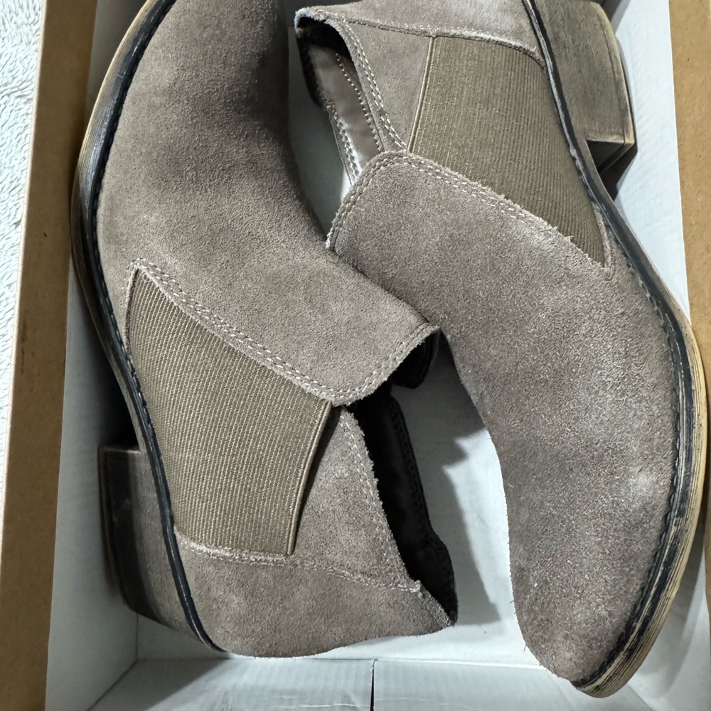 Women’s Classic Suede Chelsea Boots - Brown